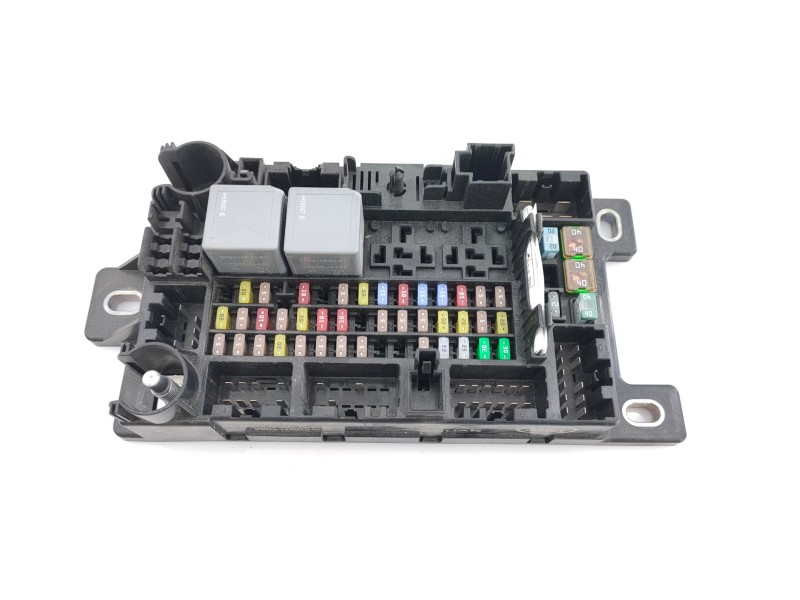 Recambio de caja reles / fusibles para land rover range rover evoque evoque referencia OEM IAM K8D214A073BD  E3-B3-18-4