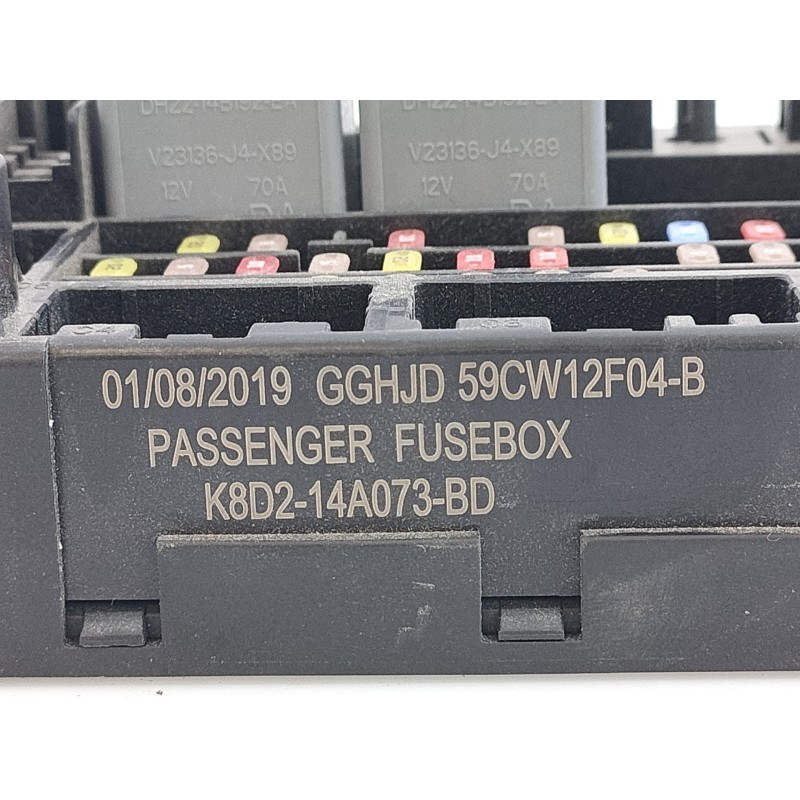Recambio de caja reles / fusibles para land rover range rover evoque evoque referencia OEM IAM K8D214A073BD  E3-B3-18-4