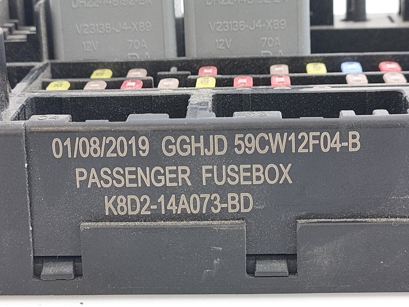 Recambio de caja reles / fusibles para land rover range rover evoque evoque referencia OEM IAM K8D214A073BD  E3-B3-18-4