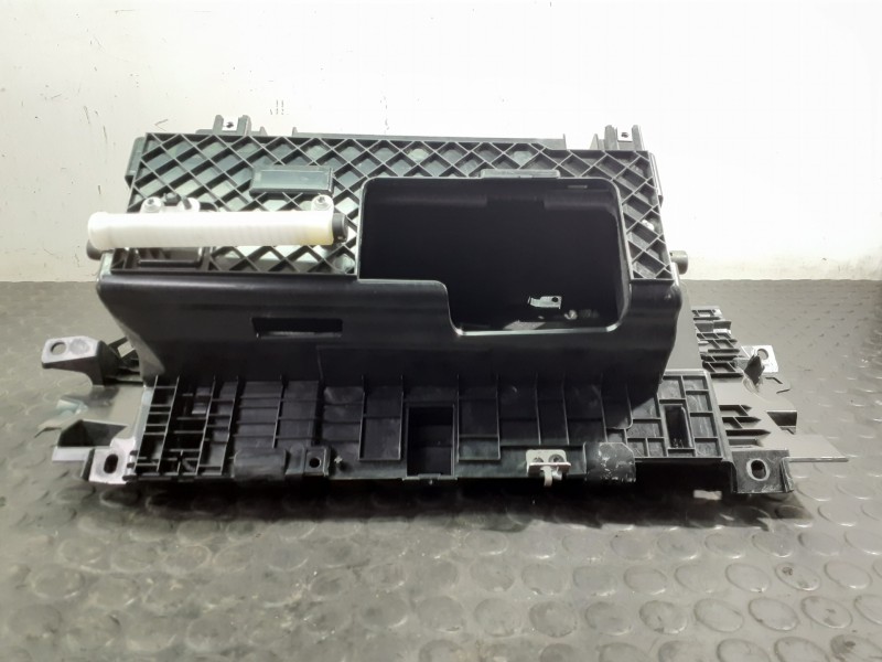 Recambio de guantera para land rover range rover evoque evoque referencia OEM IAM   P2-A2-9