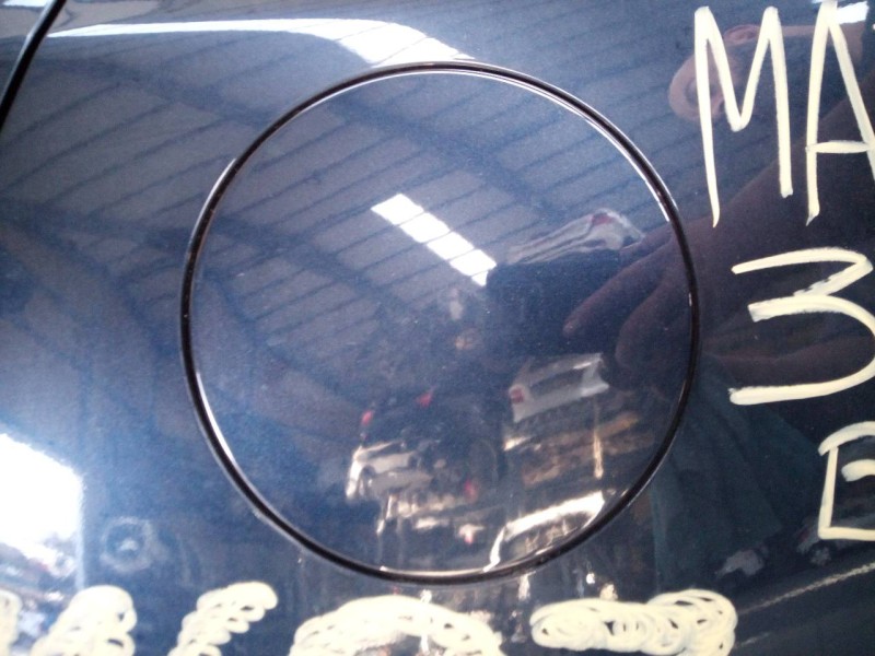 Recambio de tapa exterior combustible para mazda 3 sedán (bp) evolution-x referencia OEM IAM   