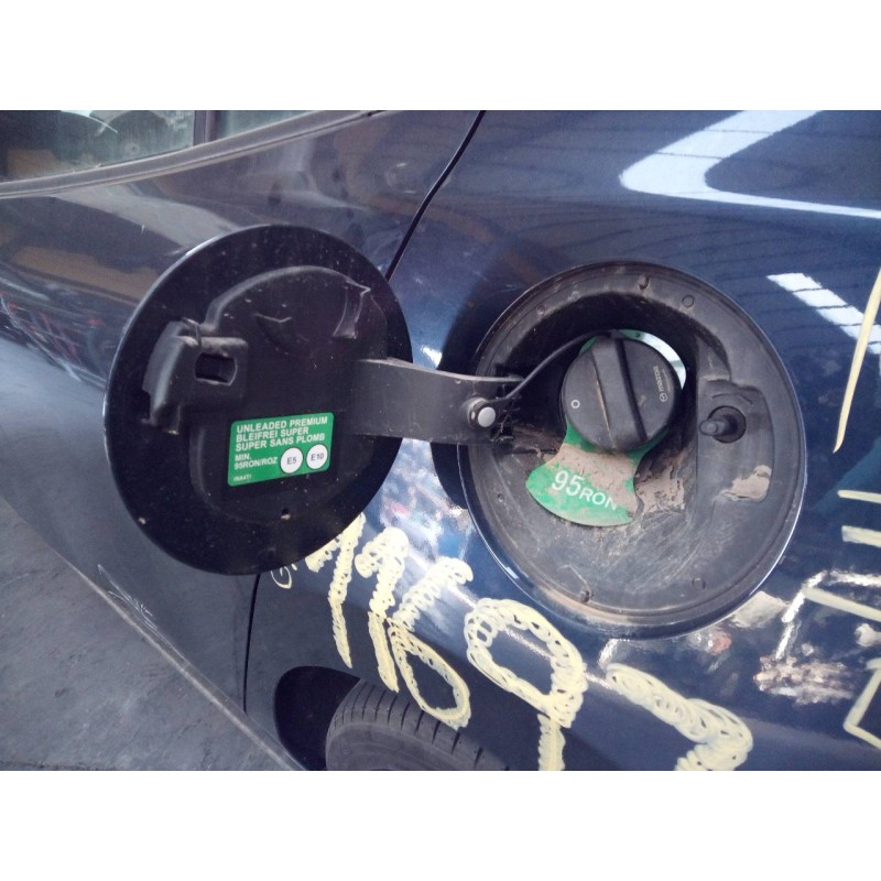 Recambio de tapa exterior combustible para mazda 3 sedán (bp) evolution-x referencia OEM IAM   