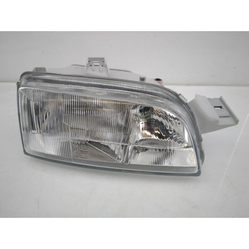 Recambio de faro derecho para fiat punto berlina (176) referencia OEM IAM 086611119 6611119R E2-B2-13-2