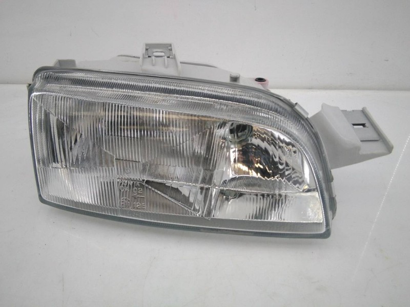Recambio de faro derecho para fiat punto berlina (176) referencia OEM IAM 086611119 6611119R E2-B2-13-2