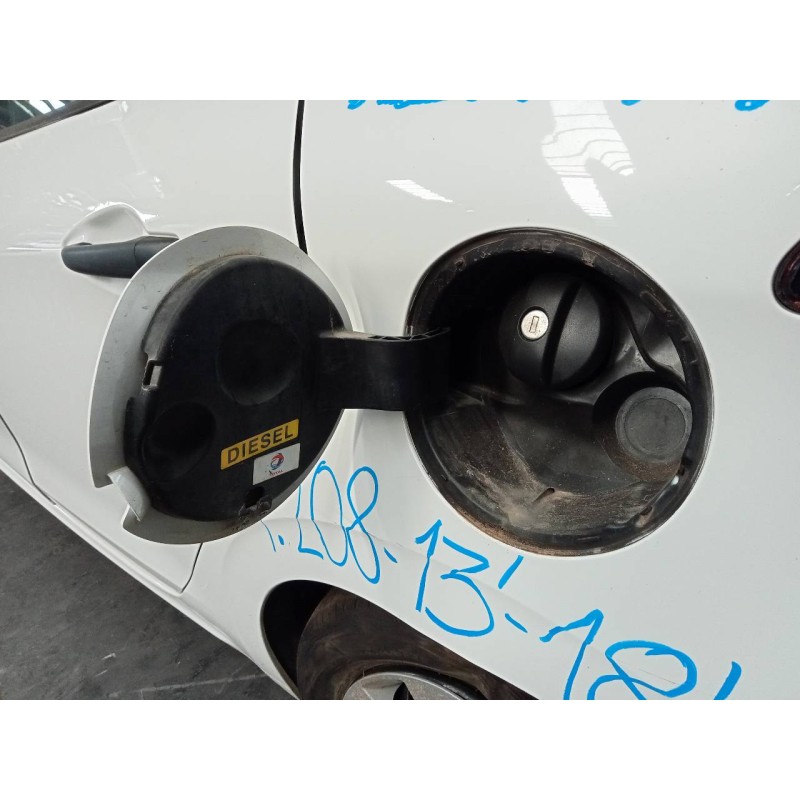 Recambio de tapa exterior combustible para peugeot 208 active referencia OEM IAM   