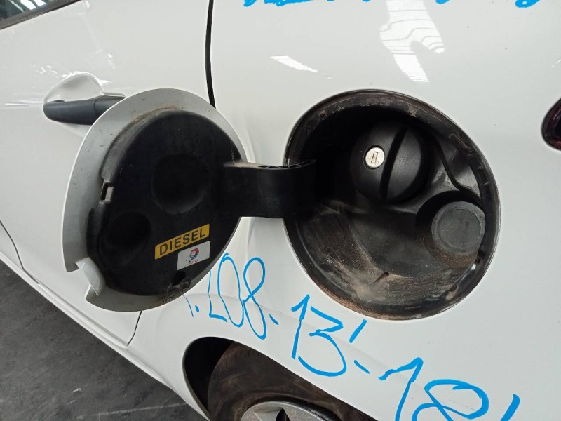 Recambio de tapa exterior combustible para peugeot 208 active referencia OEM IAM   