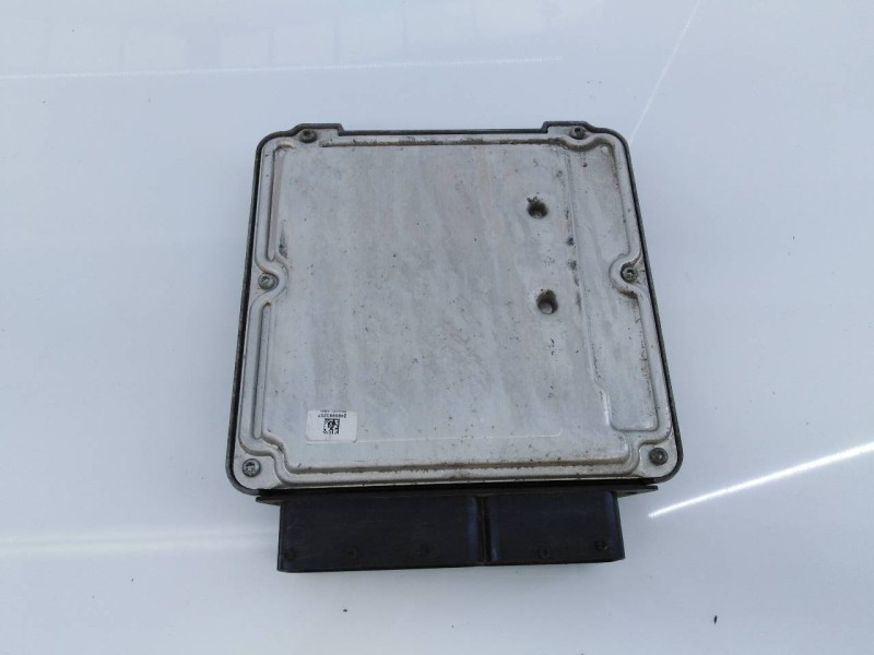 Recambio de centralita motor uce para dodge caliber se referencia OEM IAM P05033299AF 0281012129 E3-B6-4-2