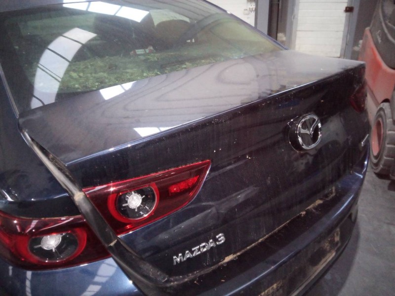 Recambio de porton trasero para mazda 3 sedán (bp) evolution-x referencia OEM IAM   