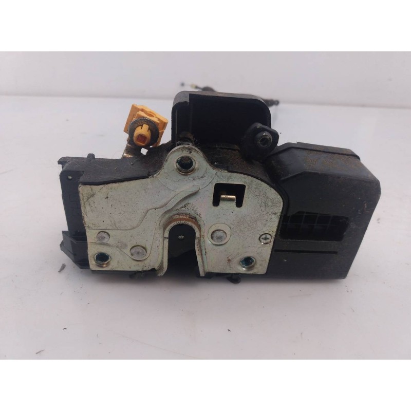 Recambio de cerradura puerta delantera izquierda para chevrolet captiva 2.0 vcdi lt referencia OEM IAM   E2-B6-65-1