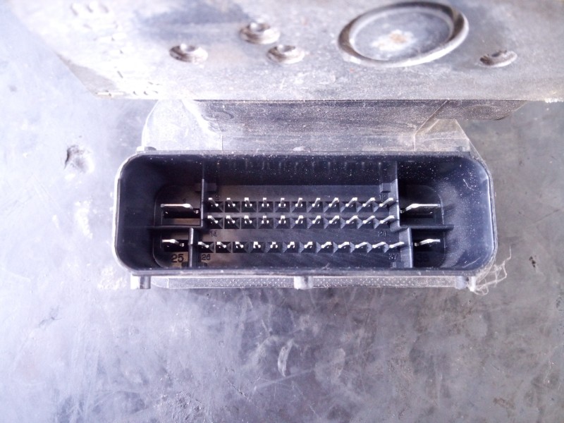 Recambio de abs para ssangyong korando limited plus 4x4 referencia OEM IAM 4892034300 5WY7F953 P3-A8-18-4