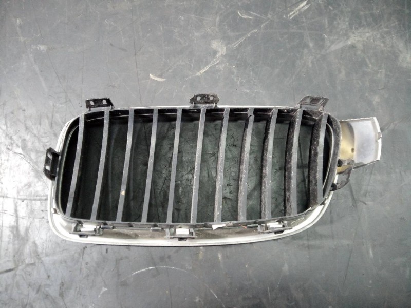 Recambio de rejilla delantera para bmw serie 3 lim. (f30) 320d referencia OEM IAM 18801310  P2-A2-23
