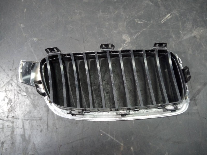 Recambio de rejilla delantera para bmw serie 3 lim. (f30) 320d referencia OEM IAM 18801310  P2-A2-23
