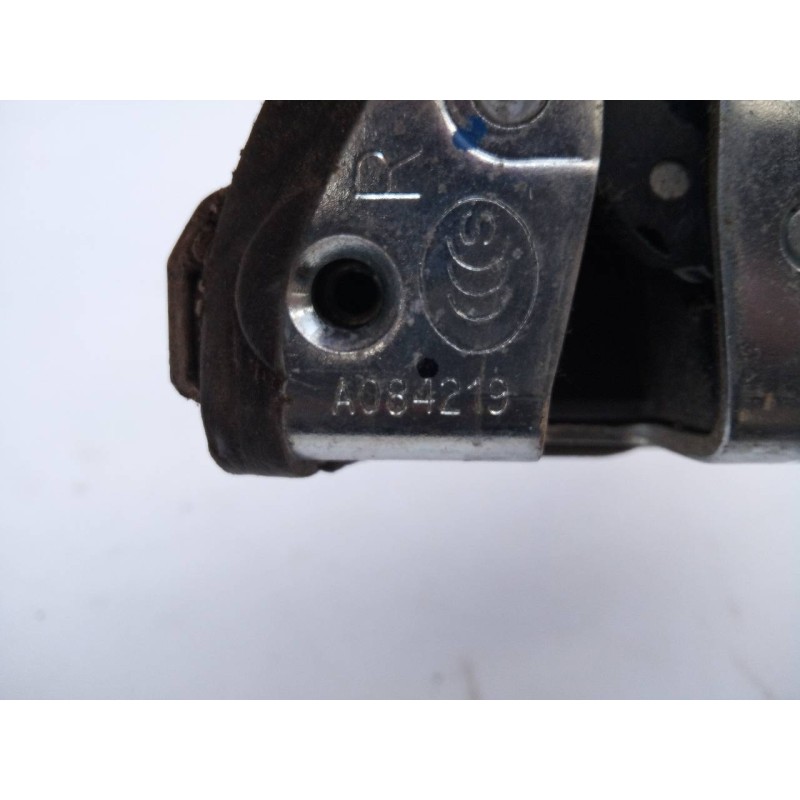 Recambio de cerradura puerta trasera derecha para toyota auris hybrid active referencia OEM IAM A084219  E2-B4-55-2