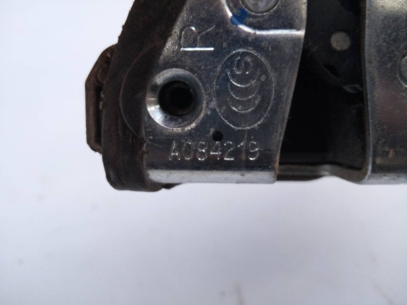 Recambio de cerradura puerta trasera derecha para toyota auris hybrid active referencia OEM IAM A084219  E2-B4-55-2