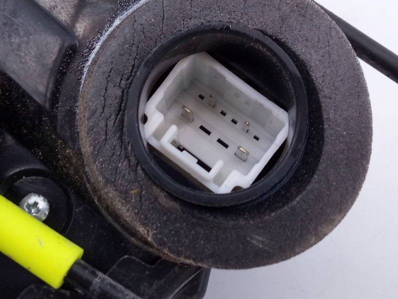 Recambio de cerradura puerta trasera derecha para toyota auris hybrid active referencia OEM IAM A084219  E2-B4-55-2