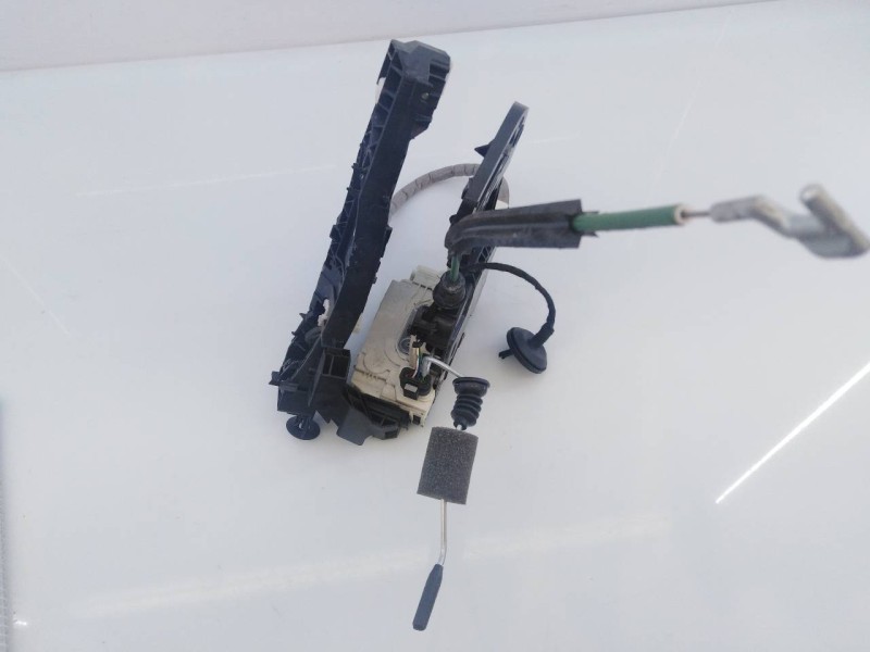 Recambio de cerradura puerta trasera izquierda para infiniti qx30 premium referencia OEM IAM 826115DM0A  E2- A4- 4-2