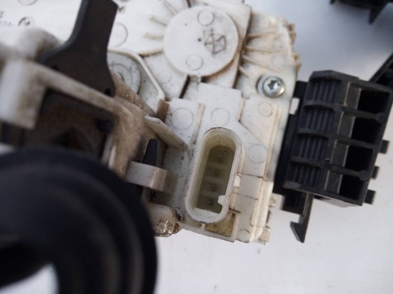 Recambio de cerradura puerta delantera derecha para fiat freemont (345) lounge referencia OEM IAM P04589916AD  E2-B2-50-2