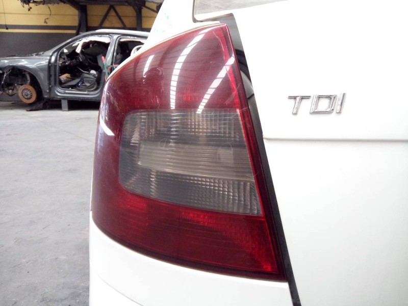 Recambio de piloto trasero izquierdo para skoda octavia berlina (1z3) trend referencia OEM IAM   