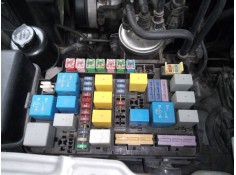CAJA RELES / FUSIBLES 