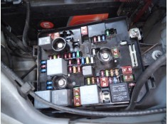 CAJA RELES / FUSIBLES 