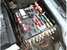 CAJA RELES / FUSIBLES 