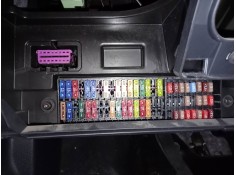 CAJA RELES / FUSIBLES 