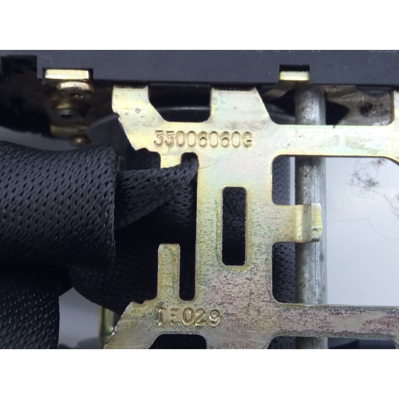 Recambio de cinturon seguridad delantero derecho para mercedes-benz clase m (w163) 270 cdi (163.113) referencia OEM IAM A1638603