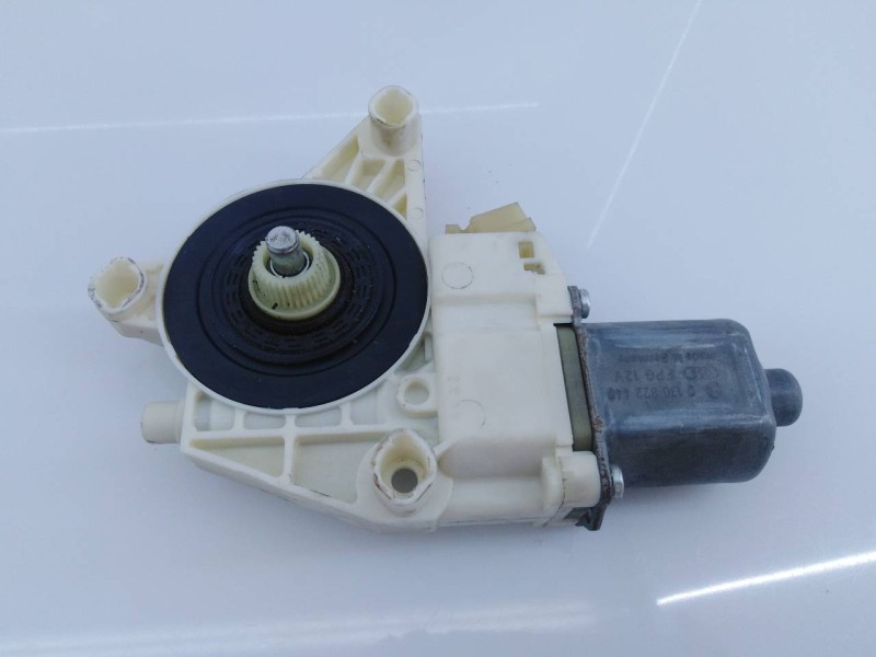 Recambio de motor elevalunas delantero derecho para mercedes-benz clase c (w204) berlina c 220 cdi (204.008) referencia OEM IAM 