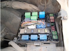 CAJA RELES / FUSIBLES 