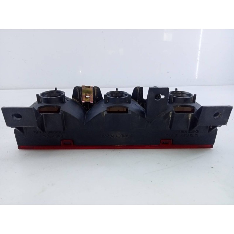 Recambio de luz central de freno para mitsubishi montero (v60/v70) 2.5 tdi sahel (3-ptas.) referencia OEM IAM   E2-B4-53-2