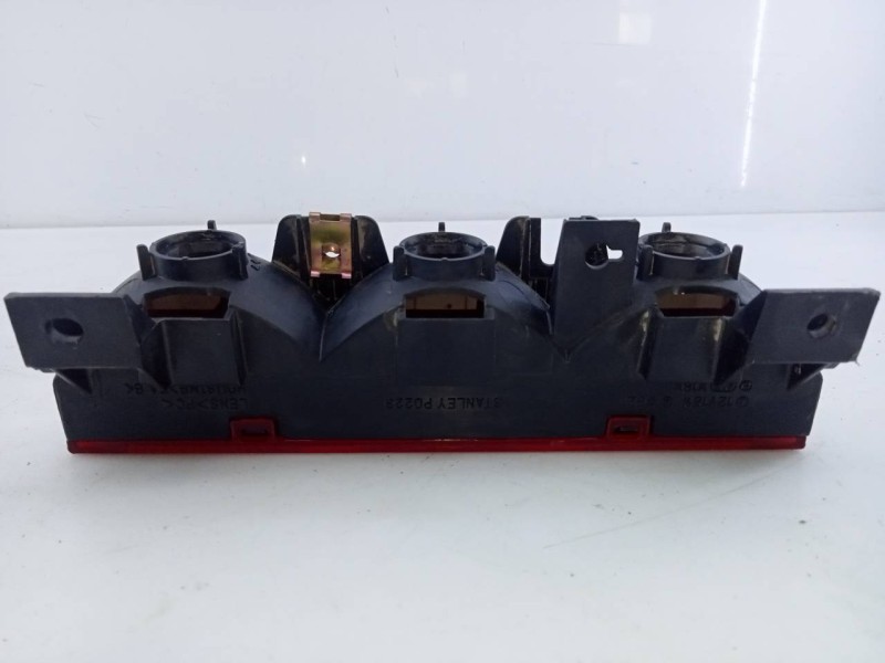 Recambio de luz central de freno para mitsubishi montero (v60/v70) 2.5 tdi sahel (3-ptas.) referencia OEM IAM   E2-B4-53-2