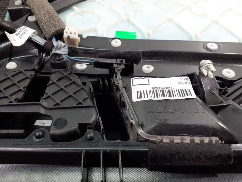 Recambio de guarnecido puerta delantera derecha para mercedes-benz clase c (w204) berlina c 220 cdi (204.008) referencia OEM IAM