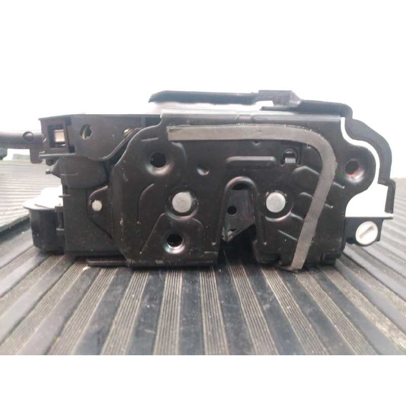 Recambio de cerradura puerta trasera izquierda para volkswagen tiguan (5n1) advance bluemotion referencia OEM IAM 05A5N0839015G 