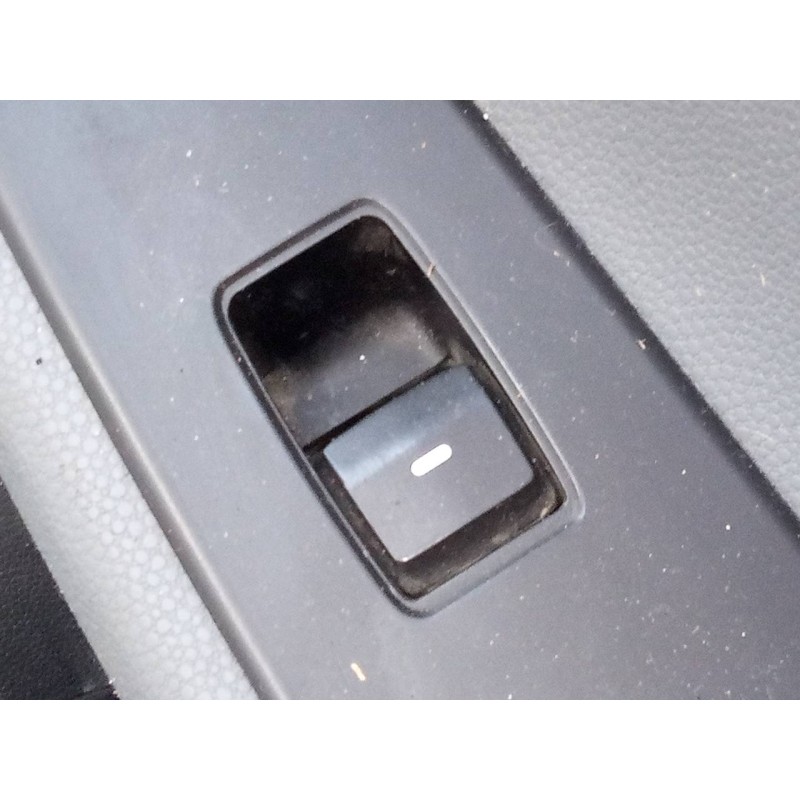 Recambio de mando elevalunas delantero derecho para hyundai i20 trend referencia OEM IAM   