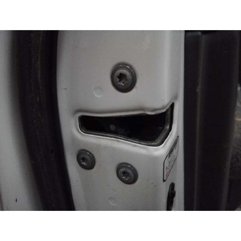 Recambio de cerradura puerta trasera izquierda para toyota land cruiser (j12) 3.0 d-4d gx referencia OEM IAM   