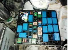 CAJA RELES / FUSIBLES 