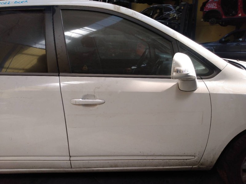 Recambio de puerta delantera derecha para kia carens (un) active referencia OEM IAM   