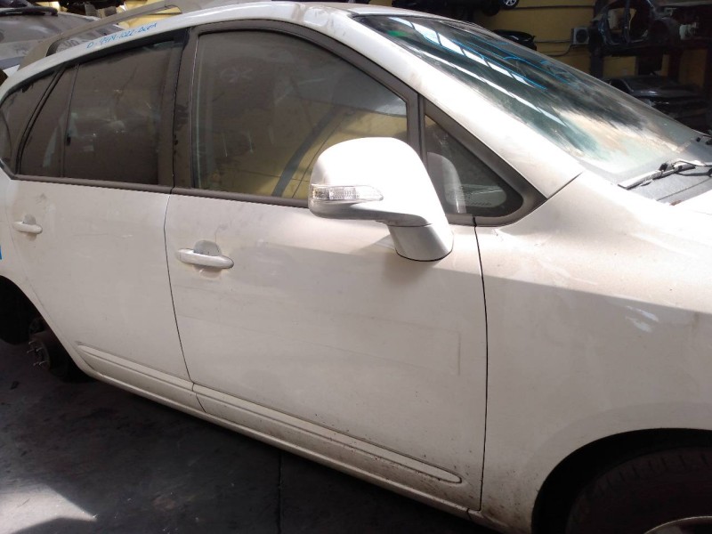 Recambio de puerta delantera derecha para kia carens (un) active referencia OEM IAM   