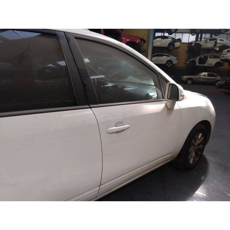 Recambio de puerta delantera derecha para kia carens (un) active referencia OEM IAM   