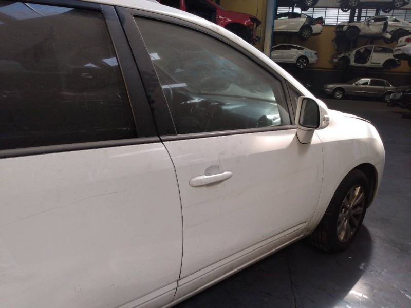 Recambio de puerta delantera derecha para kia carens (un) active referencia OEM IAM   