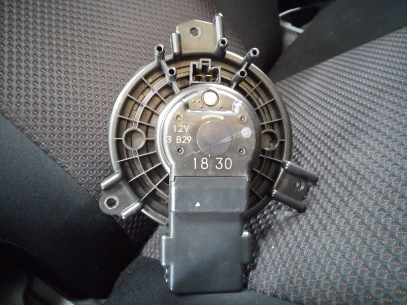 Recambio de ventilador calefaccion para suzuki ignis (/mf) glx referencia OEM IAM 3B291830  