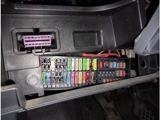 CAJA RELES / FUSIBLES 