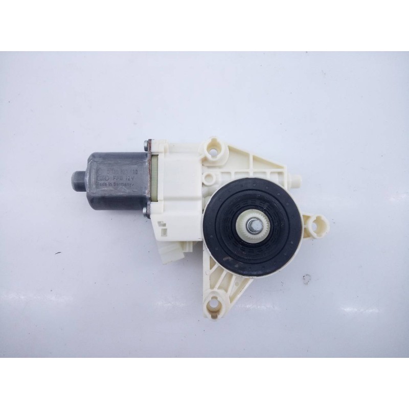 Recambio de motor elevalunas delantero izquierdo para mercedes-benz clase b (w246) b 180 cdi be (246.200) referencia OEM IAM 013