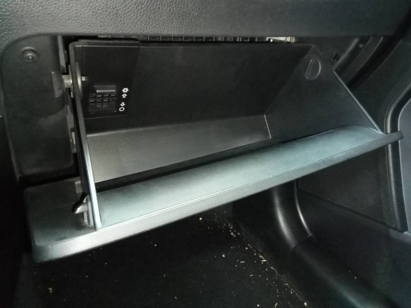 Recambio de guantera para kia sportage drive 4x2 referencia OEM IAM   