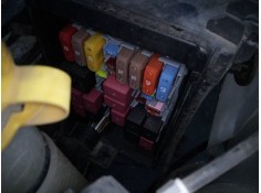 CAJA RELES / FUSIBLES 