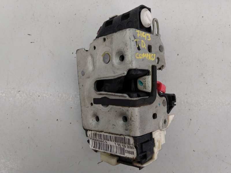 Recambio de cerradura puerta trasera derecha para chrysler jeep compass limited 4x4 referencia OEM IAM P04589650ACA T6CKD2320 E1