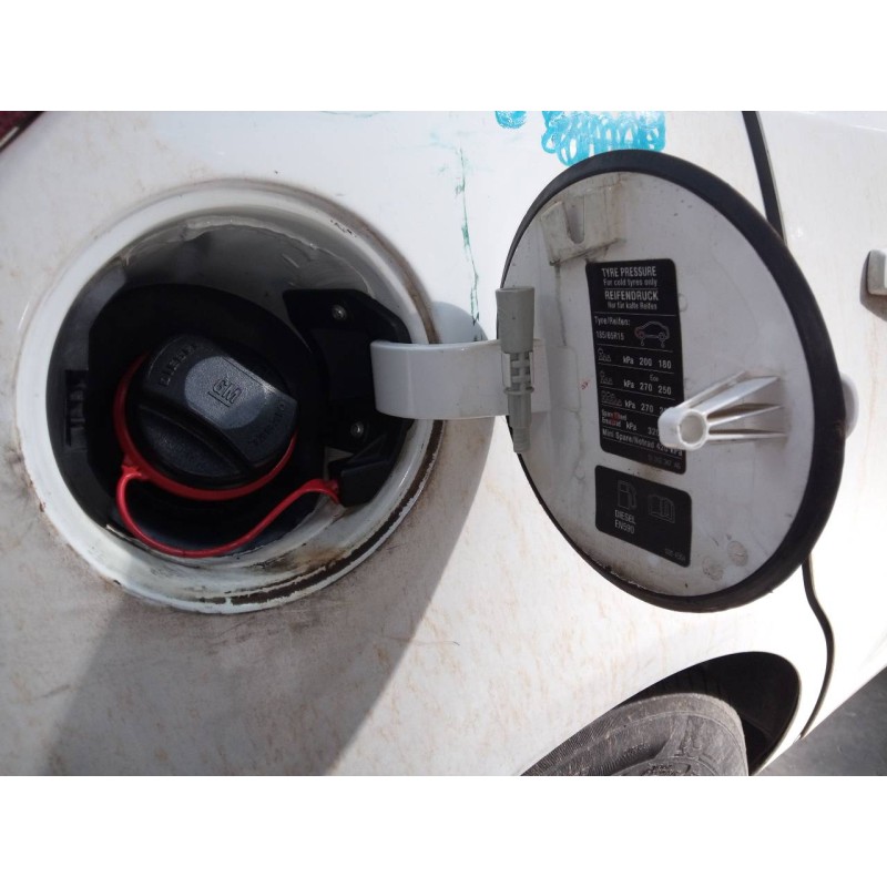 Recambio de tapa exterior combustible para opel corsa d selective referencia OEM IAM   