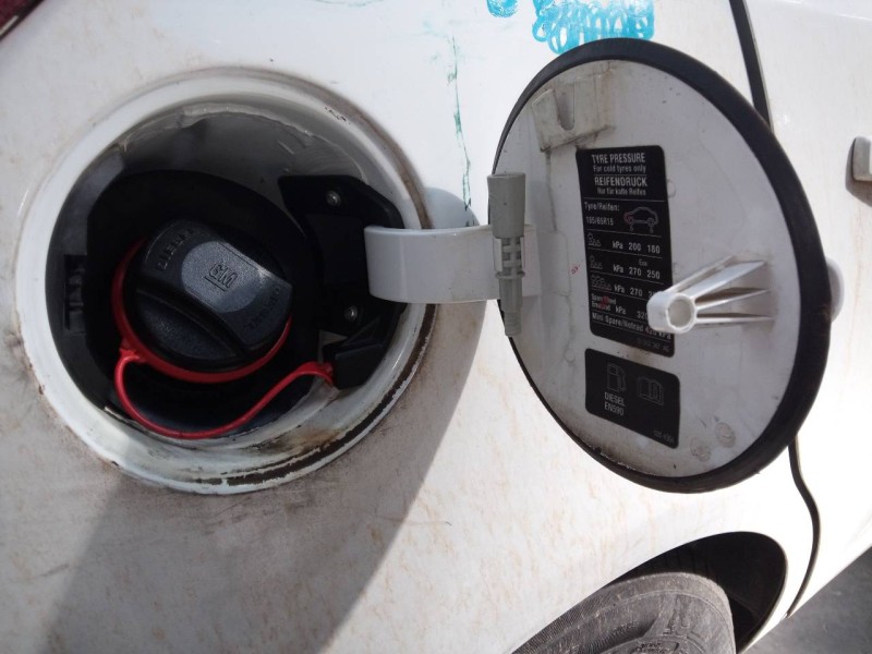 Recambio de tapa exterior combustible para opel corsa d selective referencia OEM IAM   