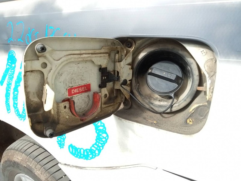 Recambio de tapa exterior combustible para nissan x-trail (t30) comfort referencia OEM IAM   