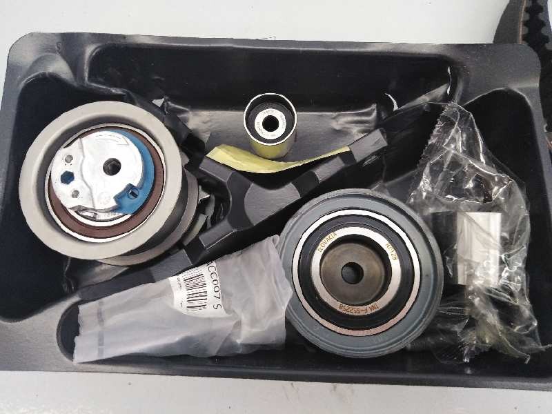 Recambio de kit distribucion para audi a3 (8p) 2.0 tdi referencia OEM IAM 0433KWW NUEVO T1-1-B5-3